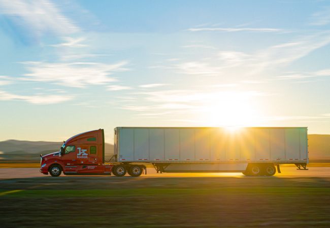 ▲長距離トラックの自動運転技術を開発するKodiak社は、現在テキサス州のカスタマーに対してレベル4の自動運転技術を提供、セーフティドライバー付きの自動運転を実施中だ