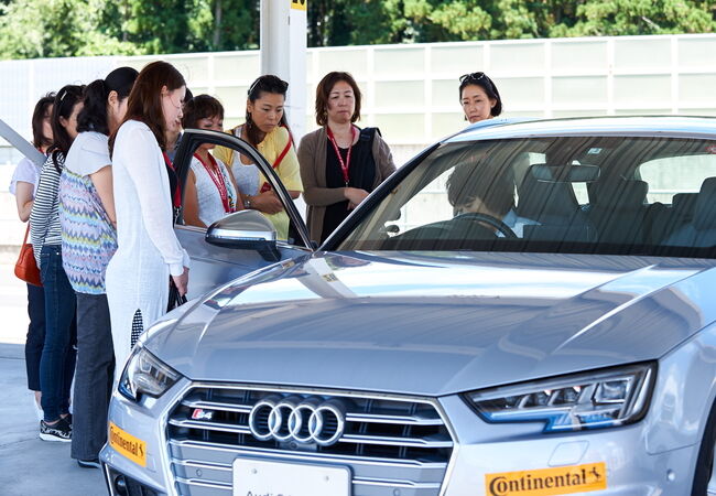 061_Photo08_Audi_women's_driving_experience_report_large.jpg