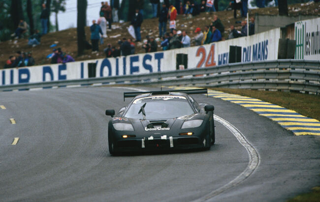 ▲ル・マンで総合優勝を果たしたマクラーレンF1 GTR59号車（写真）の総周回数にちなんで、720S Le Mansの車体認識番号（VIN）は全車“298”から始まる