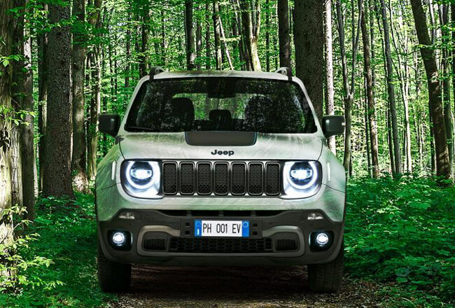 ▲ジープ・レネゲード4xe　本格オフローダーブランドの“Jeep”にふさわしい、高い走破性と優れた環境性能を高次元で両立した電動化時代の新世代ジープとして開発される。日本での発売は今秋を予定。各種装備の詳細や車両価格は販売開始発表時にアナウンスするという