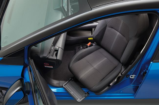 ▲オーテックジャパン製造のノート 助手席回転シートにもe-POWER 4WDを用意。車両価格は254万4300円