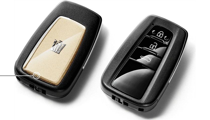 ▲専用シャインゴールドカラー／金属加飾のスマートキーを特別装備