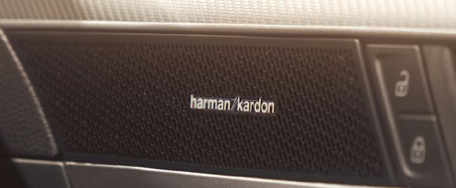 ▲プレミアムサウンドシステム“Harman Kardon”（総出力700W、16チャンネル、11スピーカー）をオプションで用意