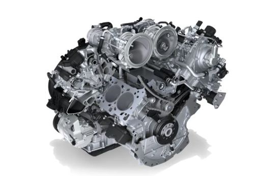▲マカンGTSに搭載する2894cc・V型6気筒DOHCガソリンツインターボエンジンは、従来比60ps／30Nmアップの最高出力440ps/5700～6600rpm、最大トルク550Nm/1900～5600rpmを発生