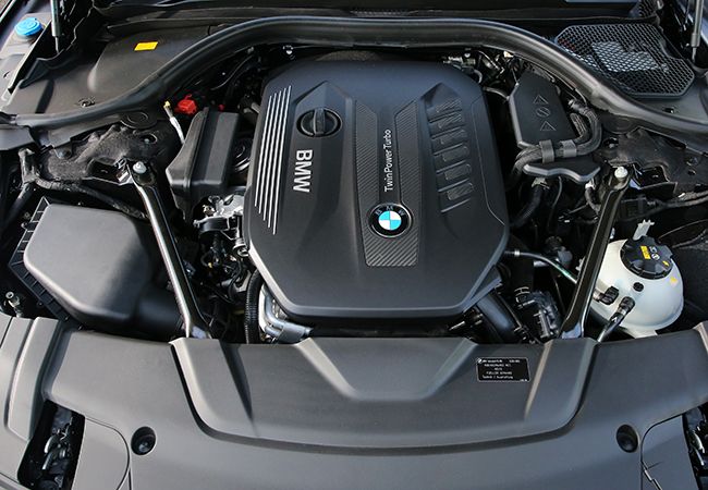 BMW740L・d・xドライブ・エクセレンス　価格：8SAT　1562万円　2992㏄直6DOHC24Vディーゼルターボ　320ps／4400rpm　680Nm／1750〜2250rpm