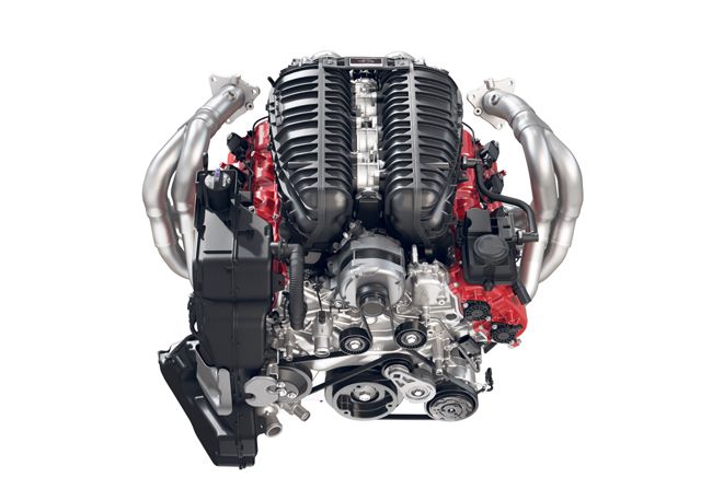 ▲新設計の「LT6」333.4cu.in.（5463cc、ボア104.25×ストローク80.0mm）V型8気筒DOHC32V直噴ガソリンエンジンをミッドシップ搭載。最高出力は670hp/8400rpm、最大トルクは623Nm/6300rpmを発生