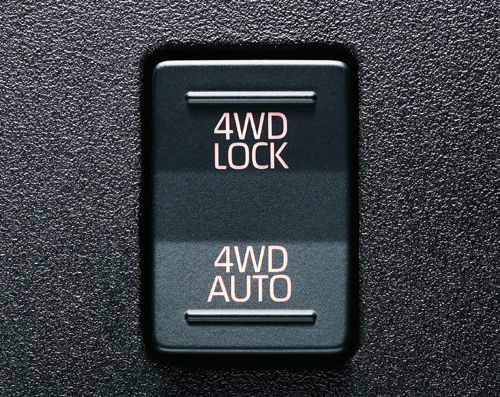 ▲駆動機構にはクラス初となる電子制御式4WDをCVT車に設定する