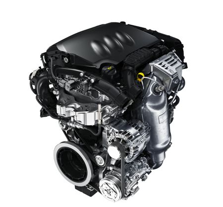 ▲C4には最新版の“PureTech”1199cc直列3気筒DOHC直噴ガソリンエンジンを搭載。最高出力は130ps/5500rpm、最大トルクは230Nm/1750rpmを発生
