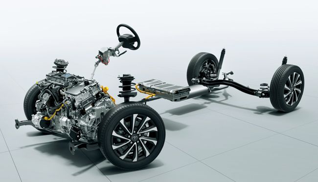 ▲新世代シリーズパラレルハイブリッドの2WDは2ZR-FXE型1797cc直列4気筒DOHCエンジン（98ps／14.5kg・m）＋1VM型フロントモーター（70kW／185Nm）＋リチウムイオン電池（容量4.08Ah）でパワートレインを構成。モーター・バッテリーの高出力化とシステムの高効率化により心地よい加速と優れた燃費性能を高次元で両立する