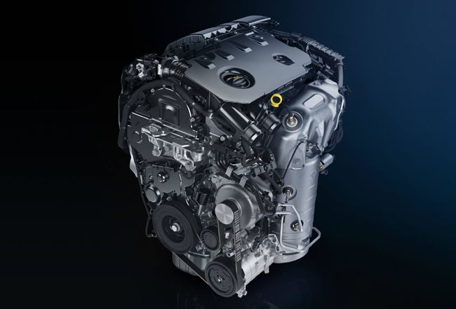 ▲パワーユニットには最新の“BlueHDi”1498cc直列4気筒DOHCコモンレール式直噴ディーゼルターボエンジンを搭載。最高出力は120ps/3750rpm、最大トルクは300Nm/1750rpmを発生する