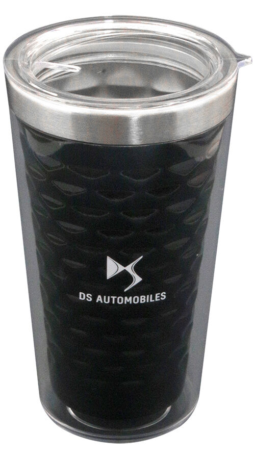 ●DSのロゴ入りタンブラーを1名に。プジョー・シトロエン・グループ内のプレミアムブランドとして、DSのキャラクターは鮮明に輝いています。6月に発売したDS3クロスバックは、全長4120㎜のコンパクトボディと、ダイヤモンド型をモチーフにした内装が好評。ダイヤフェイス仕上げのタンブラーは、DS3クロスバックのセレクターレバー周辺のデザインを連想させます。容量350㏄。素材はアルミとPS。