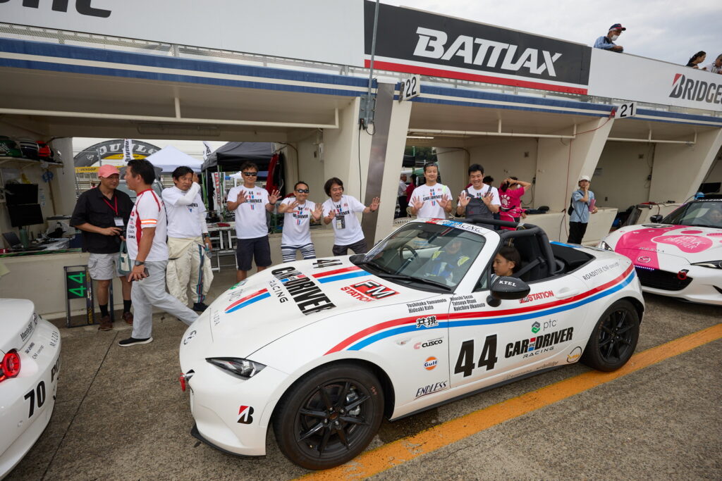 マシンはパーティレースⅢの車両規則に則った、ロードスターNR-Aを使用。また、2024年より環境に配慮したカーボンニュートラル燃料を使用する