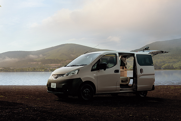 【新車ニュース】新たな車中泊のカタチを提案。お気に入りの部屋でくつろぐ感覚。日産NV200バネットMYROOMデビュー！