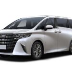 トヨタ・アルファードExecutive Lounge・PHEV／価格：1065万円。PHEVは2.5リッターエンジンとモーター、大容量バッテリーの組み合わせ。満充電時のEV走行距離は73kmを達成している