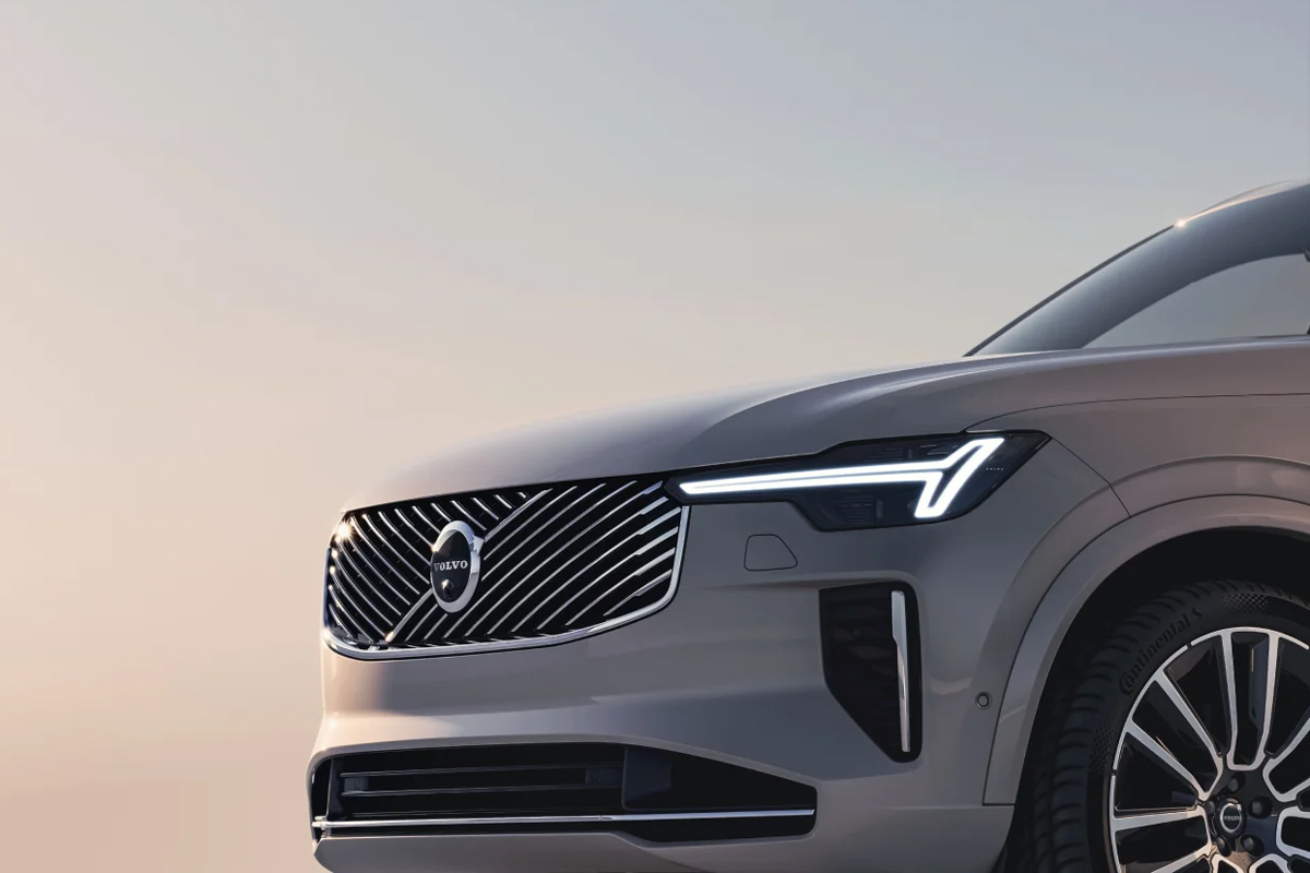 ボルボXC90がフロントマスクを刷新！　インテリアの仕様変更も実施